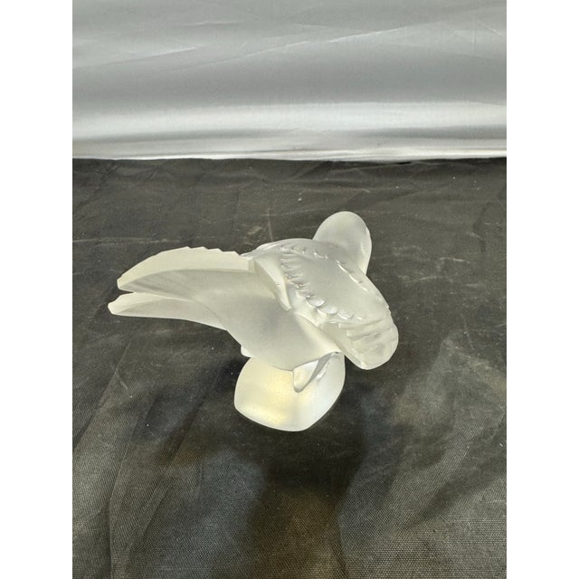 Lalique Late 20th Century Lalique France Frosted Crystal Sparrow "Coléreux" Angry Bird Figurine #11633 For Sale - Image 4 of 10
