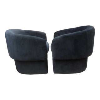 1980s Pair of Milo Baughman Inspired Postmodern Lounge Chairs on Plinths For Sale