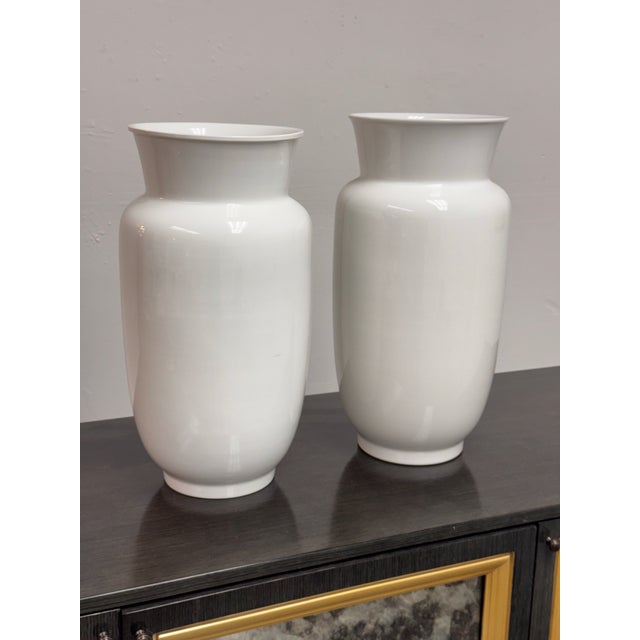 Bauhaus Trude Petri for KPM Berlin Saale Porcelain Vases, Pair For Sale - Image 3 of 12