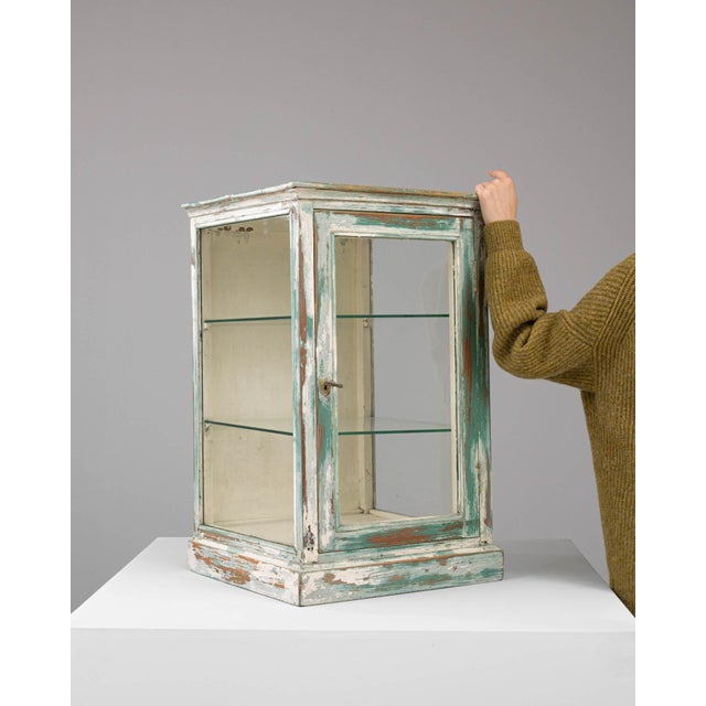 French Provincial 1900s French Wood White Patinated Small Vitrine For Sale - Image 3 of 18