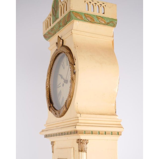 White Painted Frøken Clock with Decorative Details, Bornholm, 1790s For Sale - Image 10 of 15