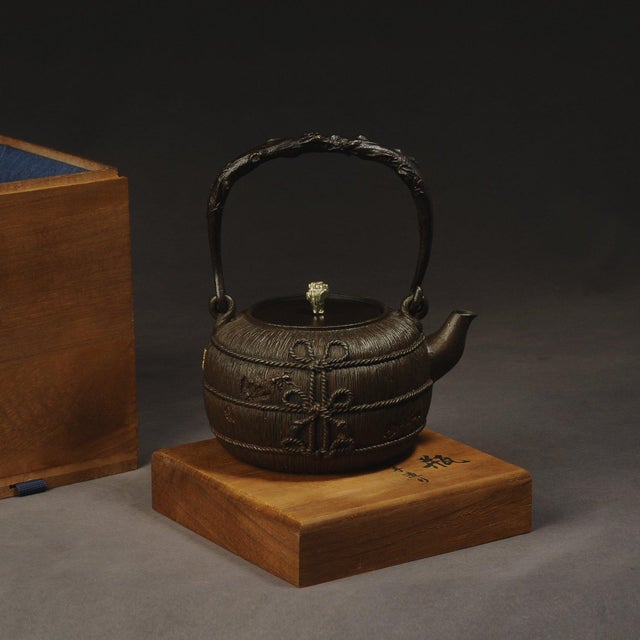 Showa Tetsubin Traditional Kettle, Japan, 20th Century, 1930s For Sale - Image 10 of 13