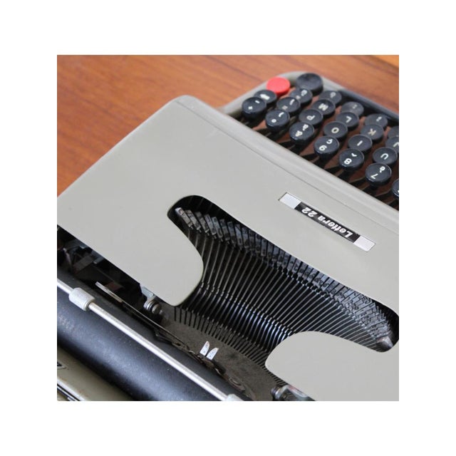 Gray Lettera 22 Typewriter from Olivetti, 1950s For Sale - Image 8 of 14