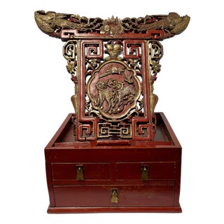 1900s Antique Chinese Carved, Lacquered and Gilded Book Stand or Vanity With Storage Box - For Sale