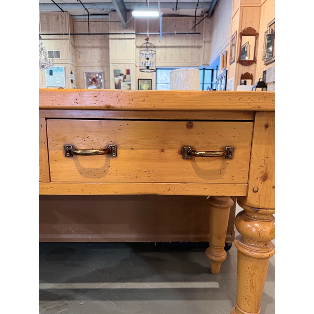 Amber Late 20th Century Country English Farmhouse Pine Console Table With Turned Legs and Brass Hardware For Sale - Image 8 of 11
