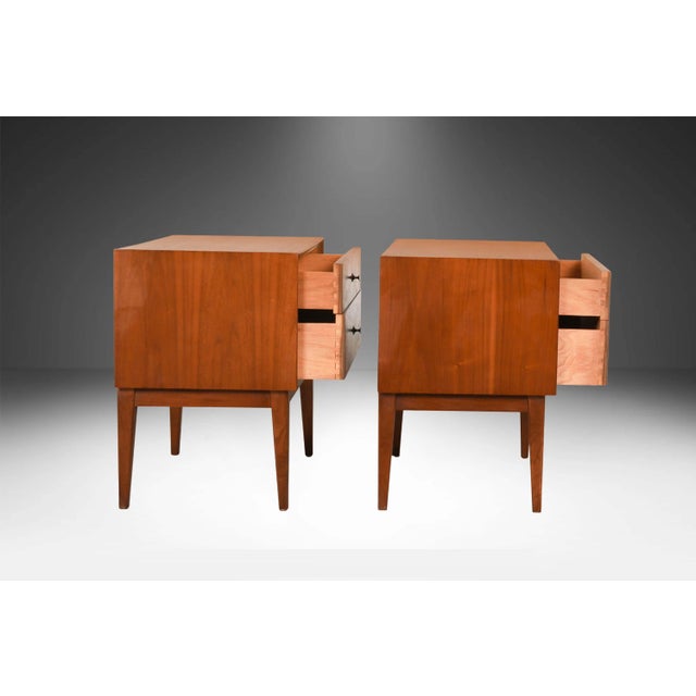 American of Martinsville 1970s Pair Mid-Century End Side Tables Nightstands American of Martinsville For Sale - Image 4 of 13