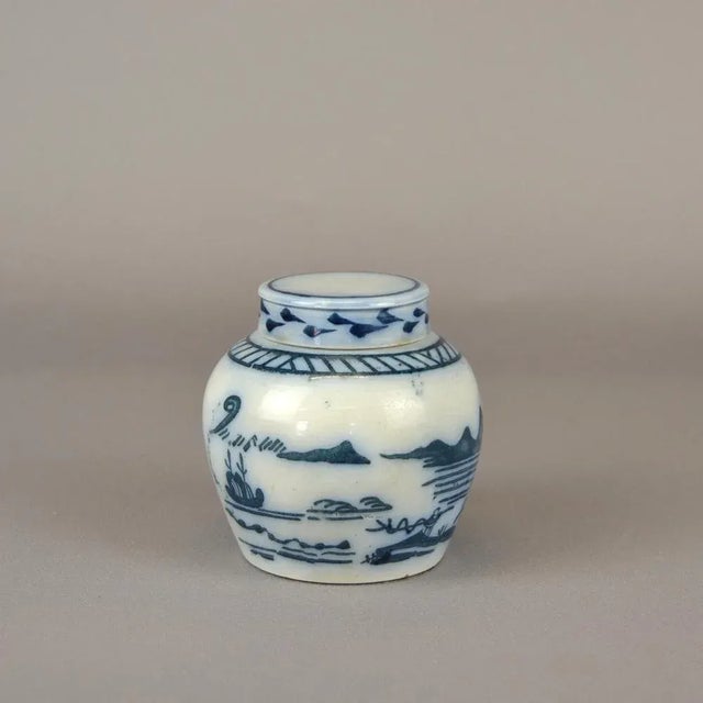 19th Century Chinese Porcelain Ginger Jar with Cobalt-Coloured Lid For Sale - Image 3 of 8