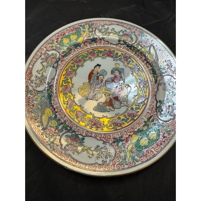 Set of 2 Chinese Famille Rose Porcelain Plates 10" Hand Painted Geisha VTG Gold For Sale - Image 9 of 12
