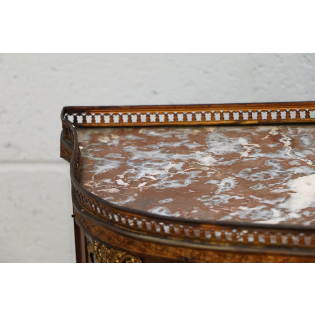 19th Century French Louis XV Vitrine Curio Cabinet With Marble Top & Ormolu For Sale - Image 16 of 18