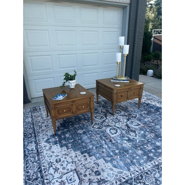 Mid-Century Modern 1950s MCM Pair of American of Martinsville End Tables With Burled Wood Pair For Sale - Image 3 of 15