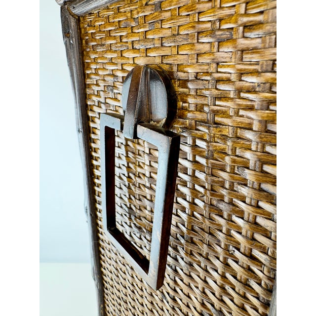 Chinoiserie Vintage British Colonial Bamboo & Woven Rattan Table Lamp For Sale - Image 3 of 13