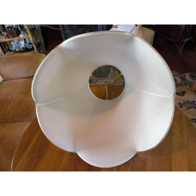 Vintage Frederick Cooper Table Lamp Features a Chinoiserie Bird Design For Sale - Image 9 of 11