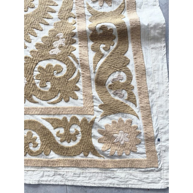 Suzani Wall Hanging Decor - Neutral Tan Uzbek Tablecloth For Sale In New York - Image 6 of 9