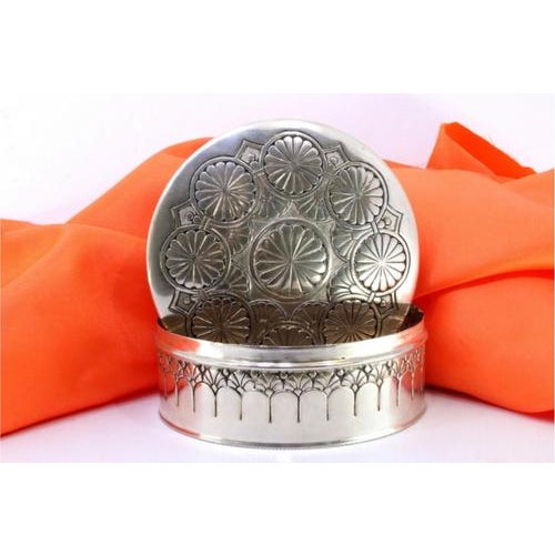 Silver Box with Concentric Circles For Sale - Image 6 of 8