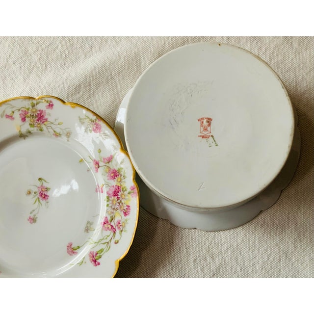 1910s French Limoges Porcelain Soufflé Dish With Underplate - Hand-Painted Pink Carnations, Bawo & Dotter For Sale - Image 14 of 18