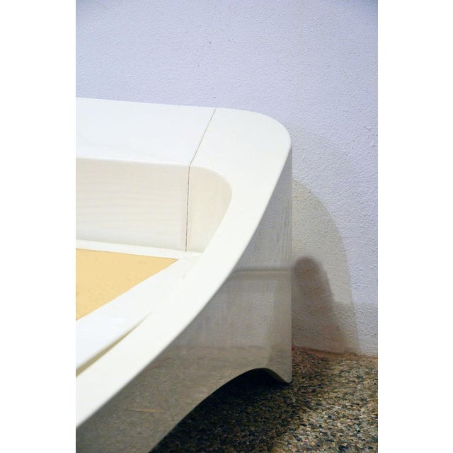 Plastic Space Age Fiberglass Bed by Astarte, 1970s For Sale - Image 7 of 10