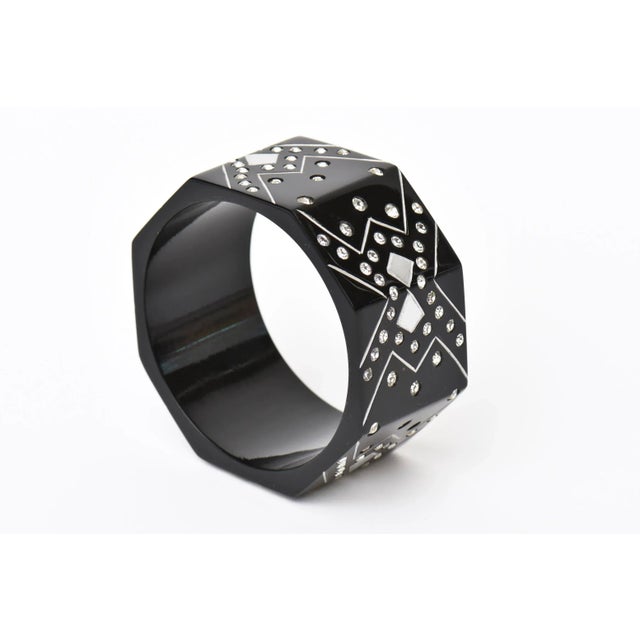 Art Deco French Art Deco Style Black Resin and Rhinestone Angled Cuff Bangle Bracelet, 1980's For Sale - Image 3 of 10