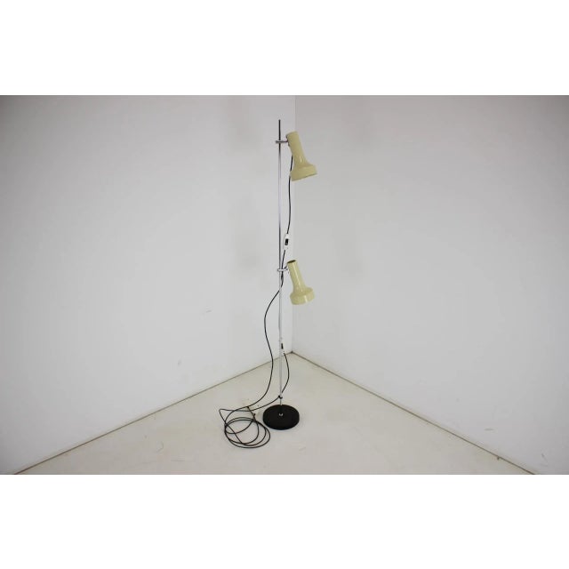 Original condition with signs of use US plug adapter included. Up to 250V (Europe/UK Standard).The wiring of this item may...