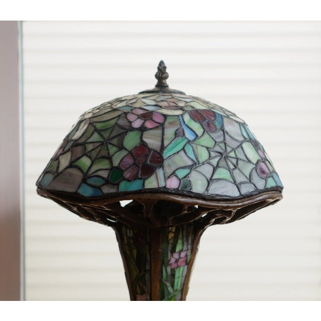 Vintage Tiffany-Style Cobweb Artisanal Lead Glass Lamp With Heavy Mosaic Base For Sale - Image 13 of 13