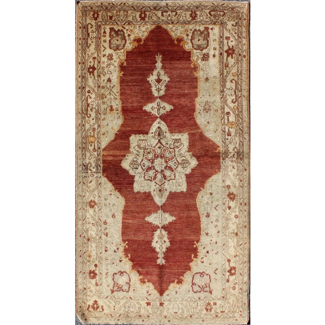 Cream Antique Turkish Oushak Rug With Stretched Medallion in Red, Ivory, Cream, Gray For Sale - Image 8 of 8