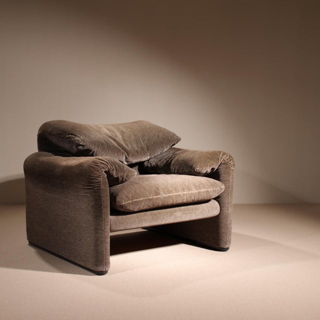 1970s Set of Maralunga Lounge Chair and Ottoman by Vico Magistretti for Cassina, Italy, 1973 For Sale - Image 5 of 18