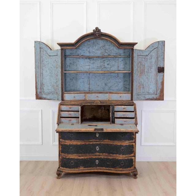 Danish 18th Century Bow-Fronted Rococo Secretary For Sale In Atlanta - Image 6 of 12