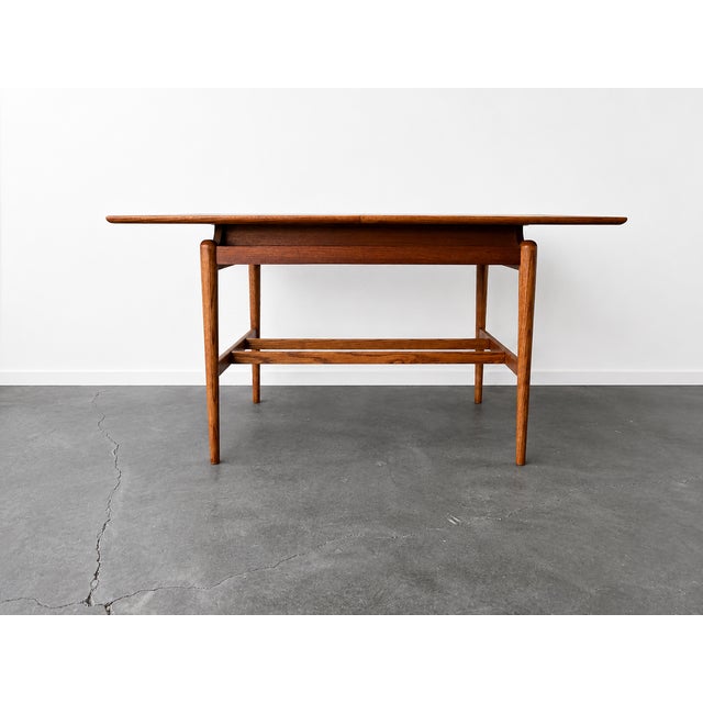 Wood Mid Century 1960s Teak and Oak Expanding Dining Table For Sale - Image 7 of 7