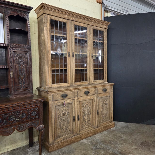 English Late 19th Century Light Oak Carved Base and Glazed Top Bookcase For Sale - Image 11 of 18