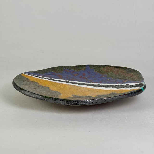 Vintage 1980s Signed Decorative Footed Ceramic Art Plate, Memphis Inspired For Sale - Image 4 of 10
