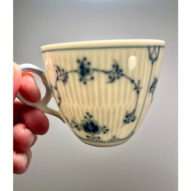 Vintage Royal Copenhagen 081/082 Hand Painted Teacups & Saucers - Set of 4 For Sale - Image 9 of 9