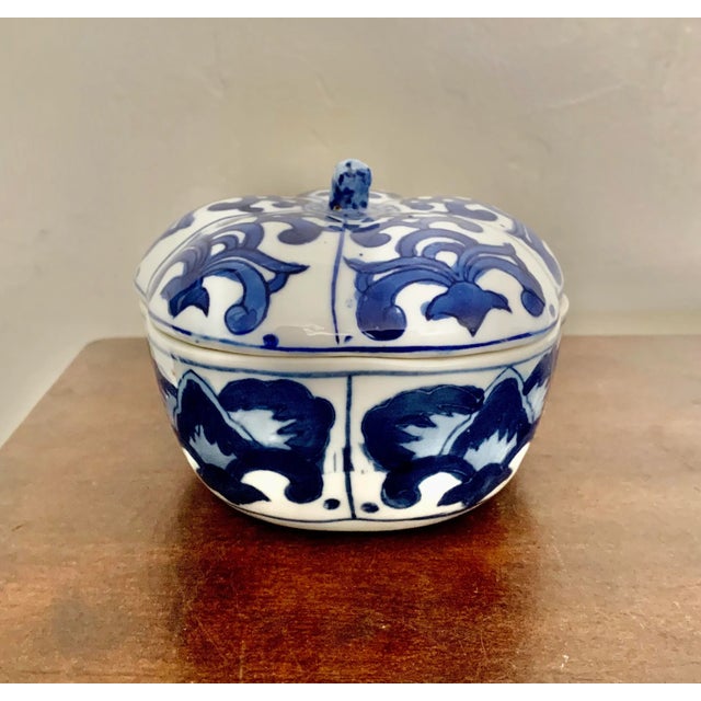 Blue and White Chinoiserie Ceramic Box For Sale In San Diego - Image 6 of 6