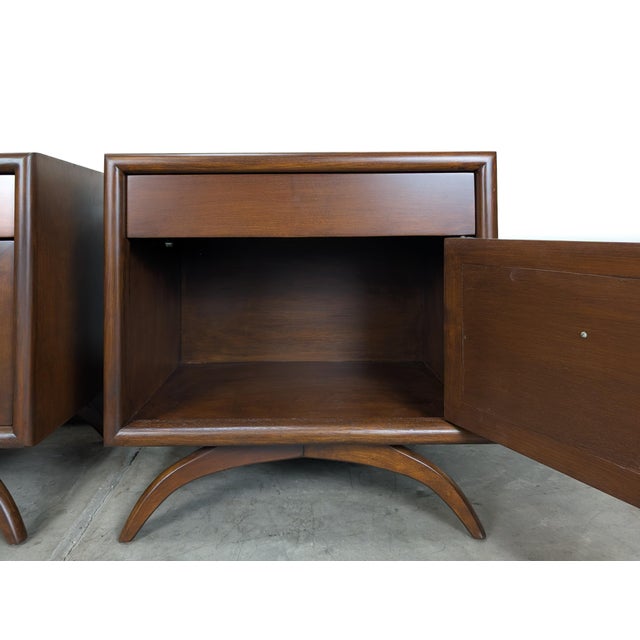 1960s Pair of Sculptural Mid Century Modern Nightstands, C1960s For Sale - Image 5 of 12