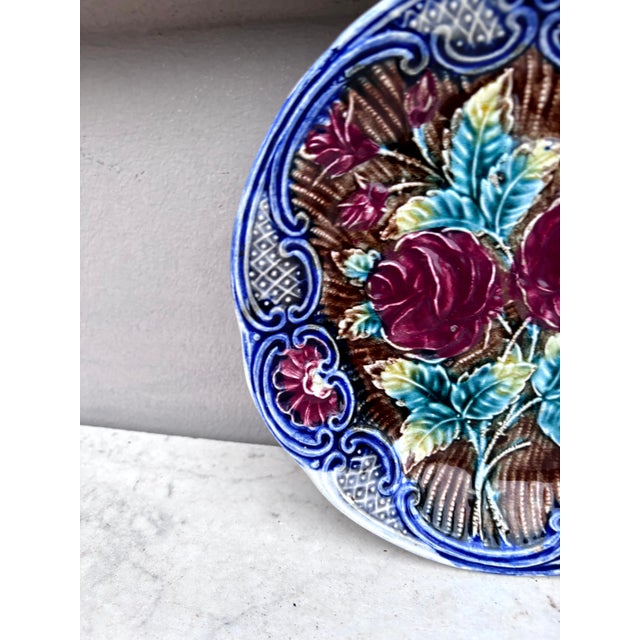 Rustic Majolica Roses Plate Wasmuel, Circa 1890 For Sale - Image 3 of 4