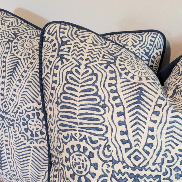 Traditional Lee Jofa Drayton Pillows in Indigo- 20" Pair For Sale - Image 3 of 5