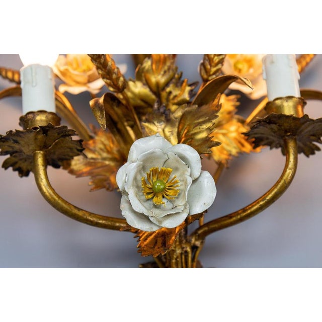 1970s Large Hollywood Regency Gilt Metal Wheat and White Flower Sconces, 1970s, Set of 2 For Sale - Image 5 of 18