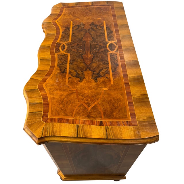 Baroque Late 18th Century 18th/19th Century Italian Walnut Baroque Commode For Sale - Image 3 of 7