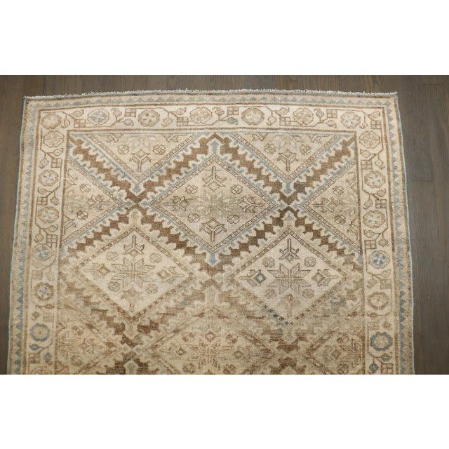 Geometric Persian Hamedan Small Rug no. j5201 For Sale In New York - Image 6 of 8