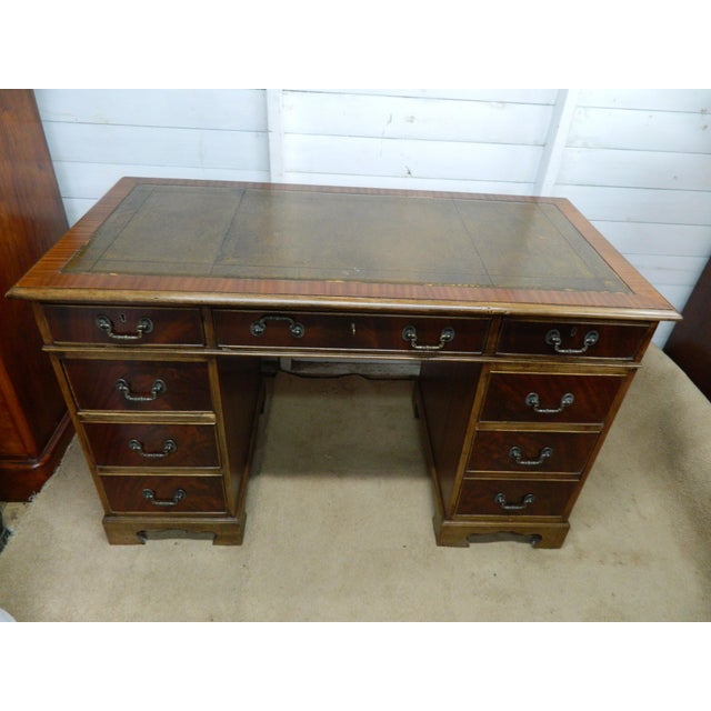 This Vintage Mahogany Pedestal Desk is a beautifully crafted piece of furniture from the mid-20th century. Made from wood...