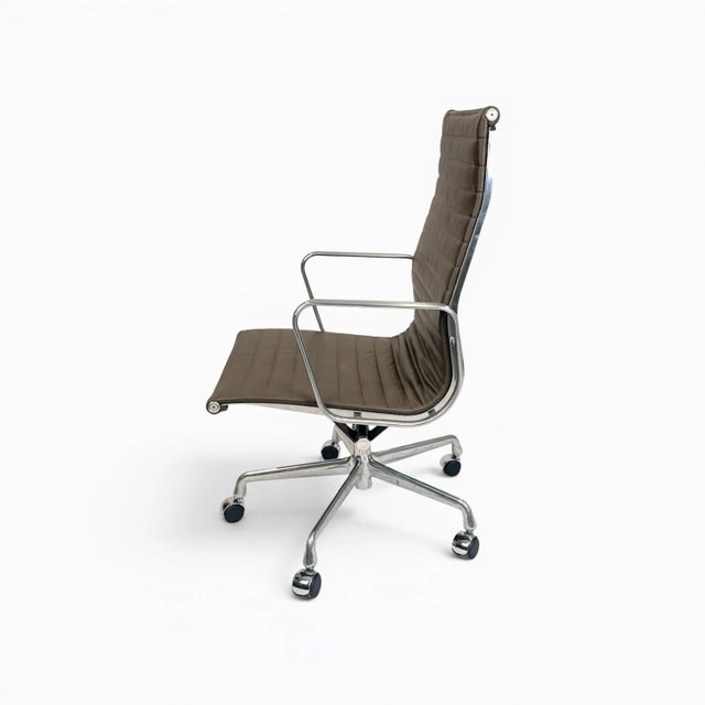 A timeless and highly sought-after design by Charles & Ray Eames, this Aluminum Group High-Back Executive Chair embodies...