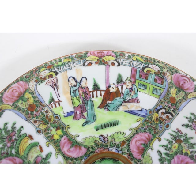 Chinoiserie Hand Painted Chinese Famille Rose Medallion 10” Plate With People For Sale - Image 3 of 12