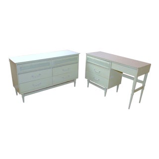 1970s Vintage Bassett Mid Century Four Drawer Student Desk & Dresser Moss Green - Set of 2 For Sale