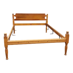 Cohasset Colonials by Hagerty Colonial Style Maple Full Size Bedframe
