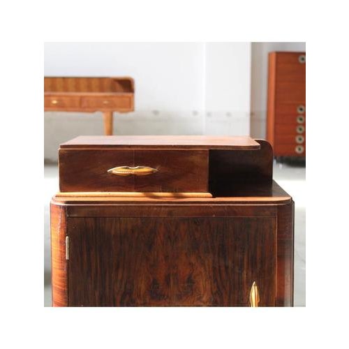 Type Deco bedside tables (pair) Date 1930-39 Style Art Deco Origin Italy Materials Walnut burl Conservation status...