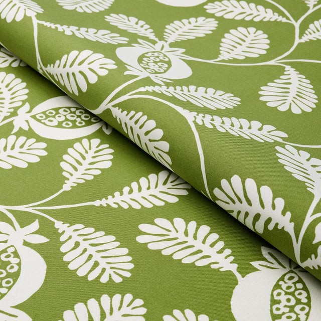 Schumacher SAMPLE - Schumacher Lanzadera Vine Indoor/Outdoor Fabric In Honeydew For Sale - Image 4 of 4