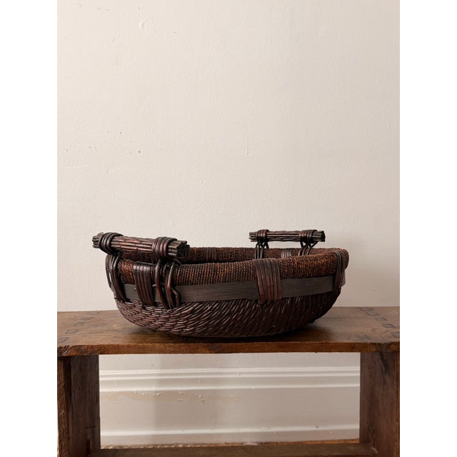 Contemporary Antique Chinese Rattan Market Basket | Mid-Century Southern China Folk Art Basket With Bundle Handles For Sale - Image 3 of 4