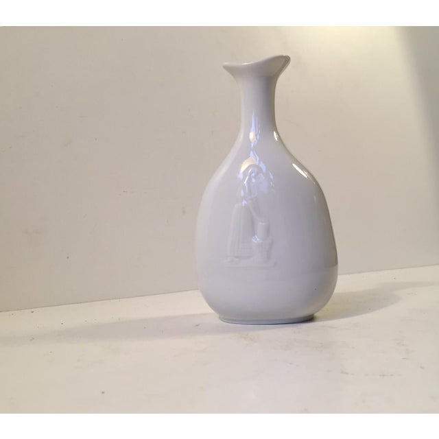 White Mid-Century Blanc de Chine Vase by Gunnar Nylund, 1954 For Sale - Image 8 of 9