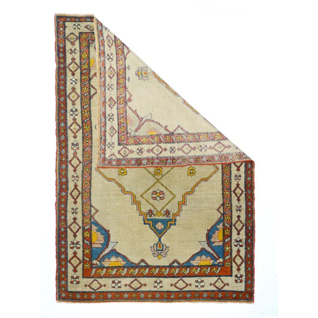 Generally in squarish sizes, allover patterns and coarse to moderate weaves, wool or mixed constructions; woven before...