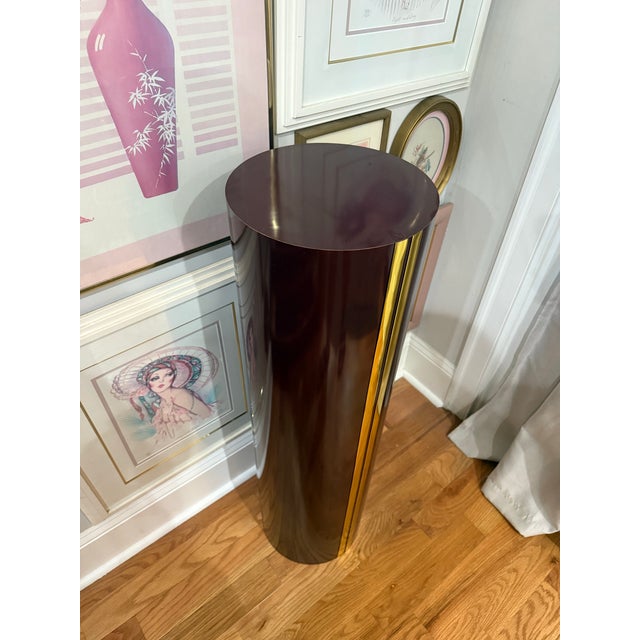 Vintage High-Gloss Maroon Pedestal With Raised Brass Accent For Sale - Image 4 of 6