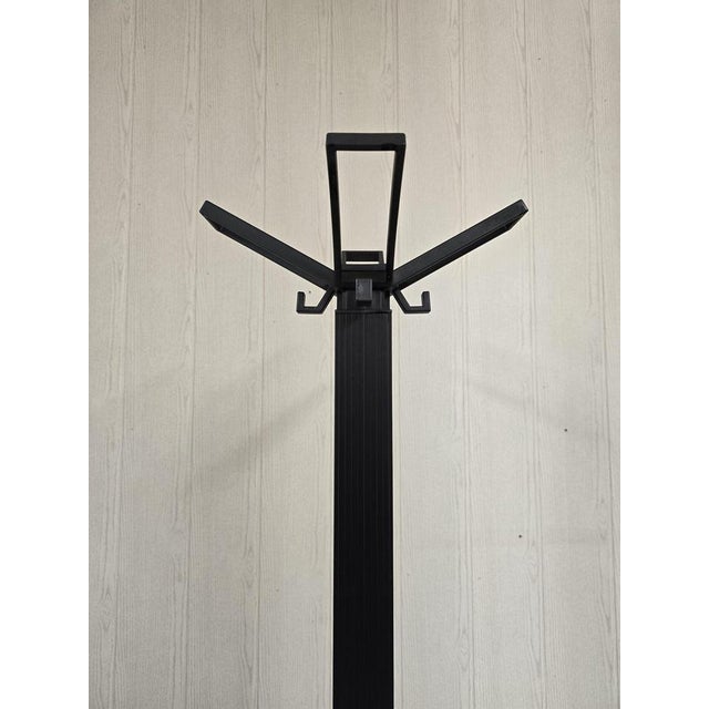 Manufacturer / Brand: Kartell Country of origin: Italy Designer/artist/creator: Michele De Lucchi - Segments Material:...