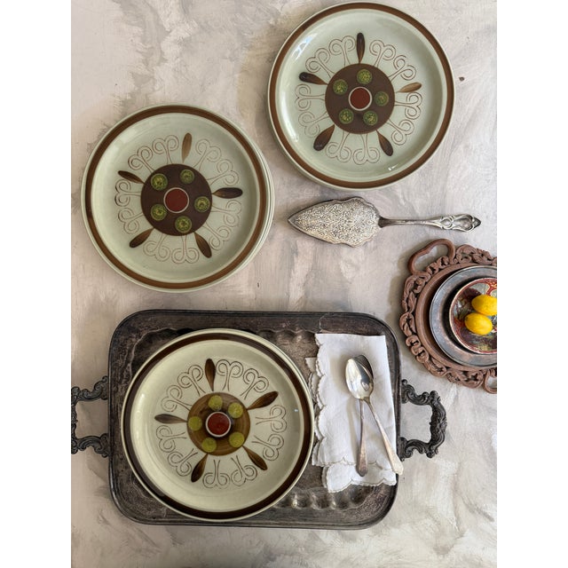 Mid-Century Modern 1970s Shino Stone “Marguerita” Dinner Plates 10.25” Japan Mid Century Modern Dinnerware - Set of 8 For Sale - Image 3 of 12